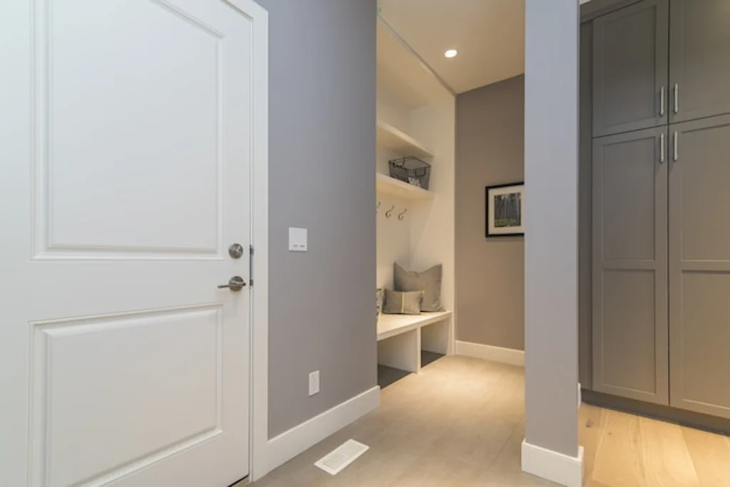 Which Paint Sheen Suits Hallways